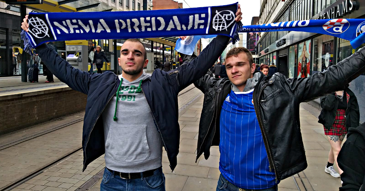 Boysi zakrčili promet u centru grada na putu prema Etihadu